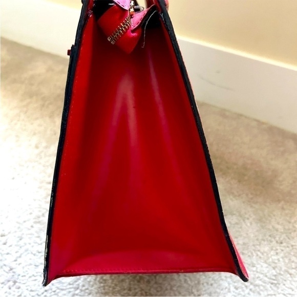 Louis Vuitton Red Satchel Bag with Structured Design - Picture 5 of 14